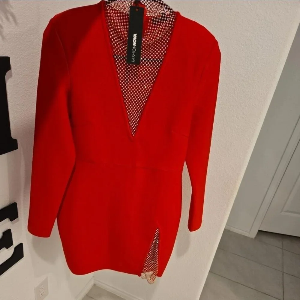 Red Dress - Picture 7 of 10